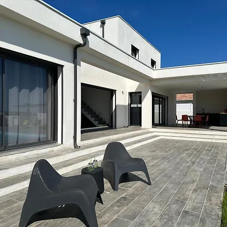 Spacieuse Standing De 220m2 Aleria (Corsica)