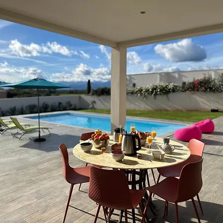 Spacieuse Standing De 220m2 Aléria