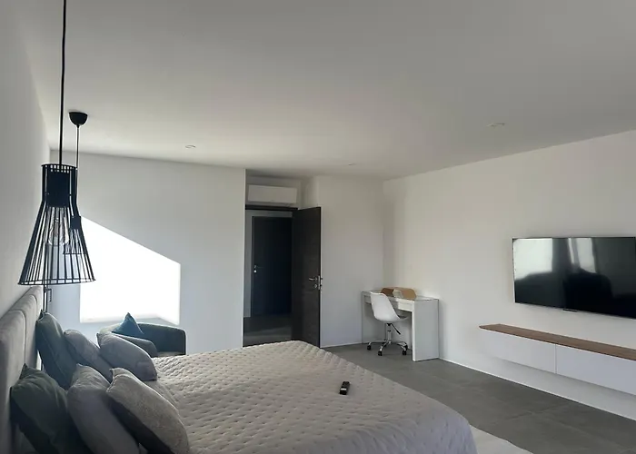 Spacieuse Standing De 220m2 *